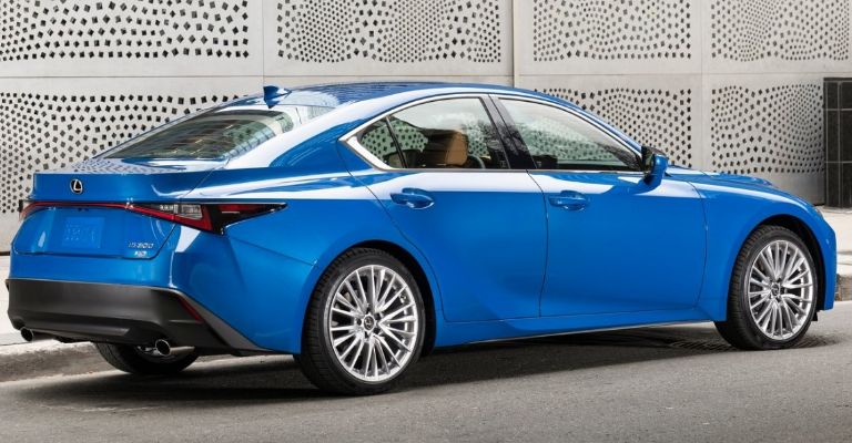 Caractertísticas del Lexus IS 2023