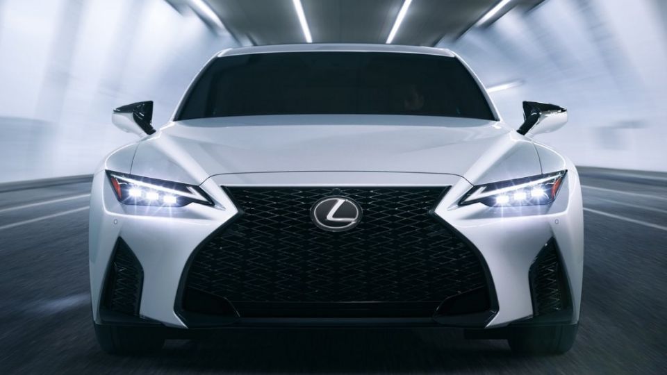 Conoce cuál es el Lexus más barato en México