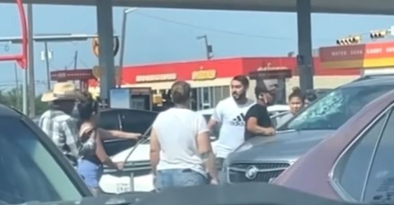 Padre dejó a su bebé encerrado en el auto 