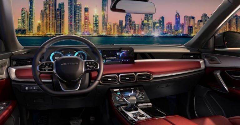 Motor e interior de la Jetour X70 Plus 2023