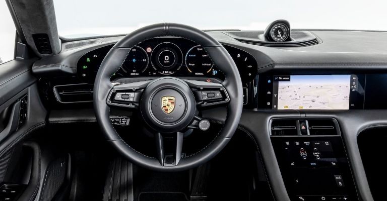 Interior del Porsche Taycan 2023
