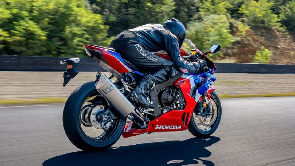 Se trata de la Honda CBR1000RR-R Fireblade.