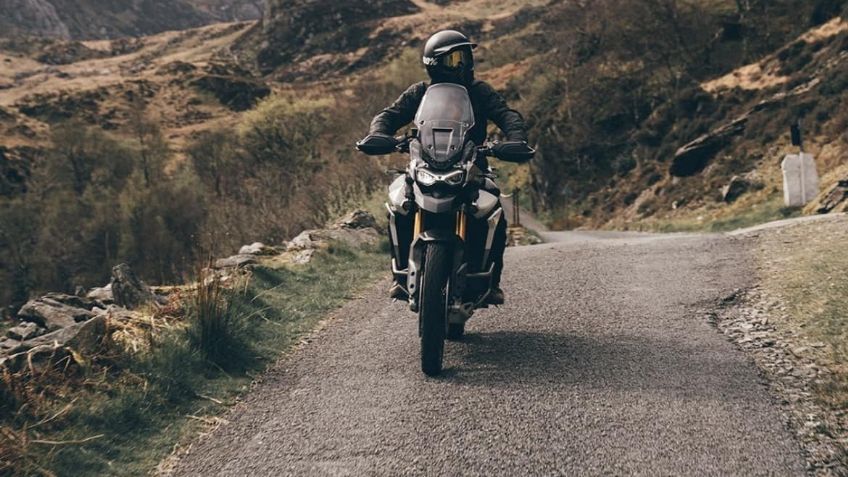 ¿Cuál es la presión ideal de las llantas de una moto para salir a carretera?