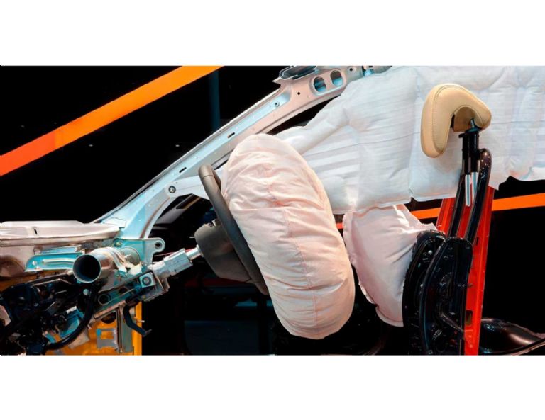 Qué son y cómo funcionan las bolsas de aire de un auto