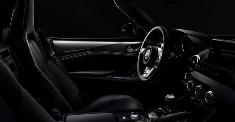 Motor e interior del Mazda MX-5 RF 2023