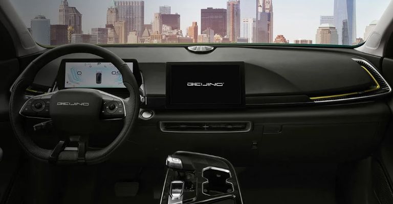 Motor e interior de la BAIC X55 2023