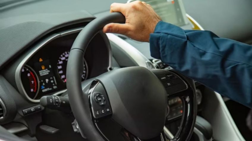 ¡Increíble, pero cierto! Cómo se puede manejar un automóvil sin las manos en el volante