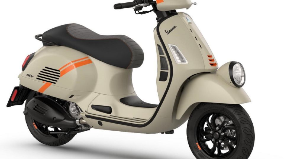 Vespa GTV 2023 Conoce este nuevo scooter deportivo italiano.