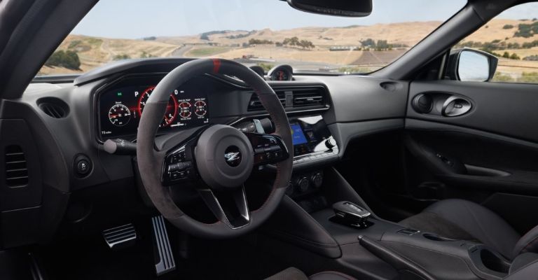 Interior y motor del Nissan Z Nismo 2024