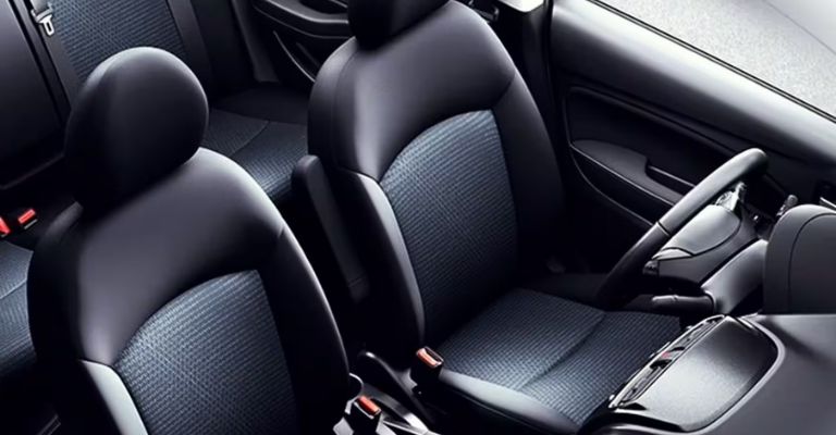 Motor e interior del Dodge Attitude 2023