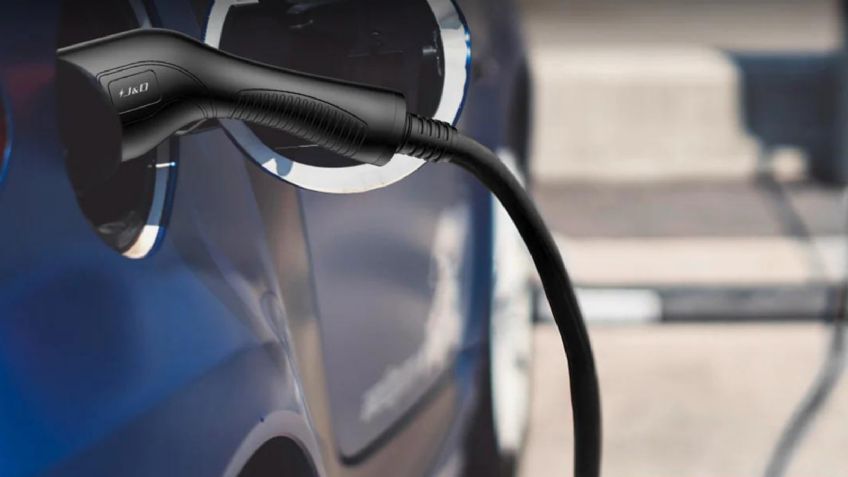 ¡Ya existe un cargador portátil y compatible con los autos eléctricos Tesla! Es posible comprarlo en Amazon