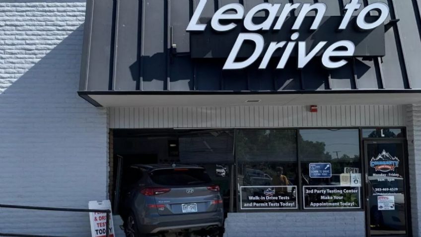 Video Viral: un instructor de conducción chocó contra una escuela de manejo