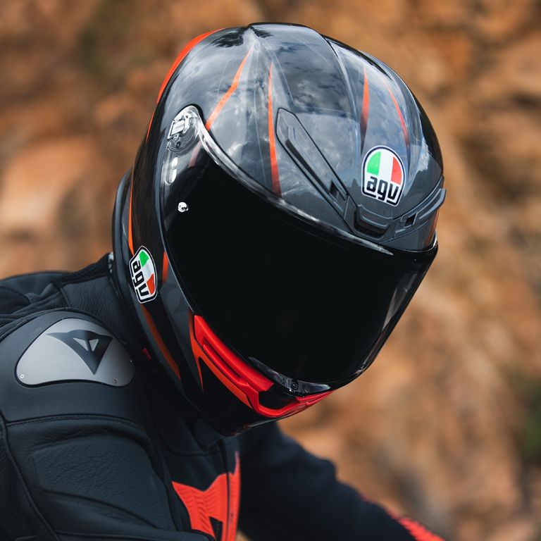 Características que deben de tener los cascos de motociclistas para cumplir con la Ley en México