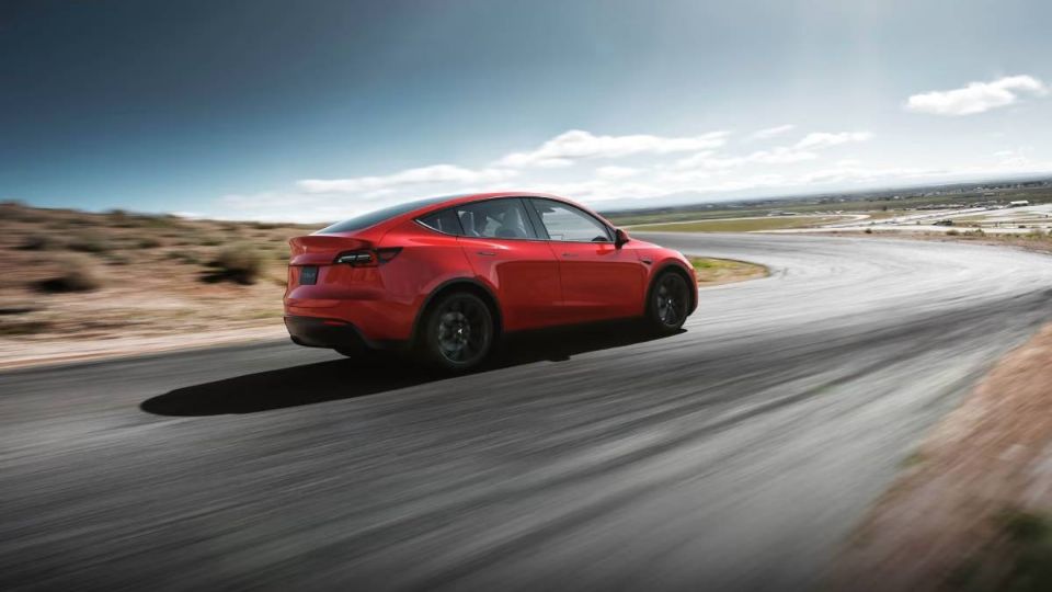 Tesla Model Y en color rojo