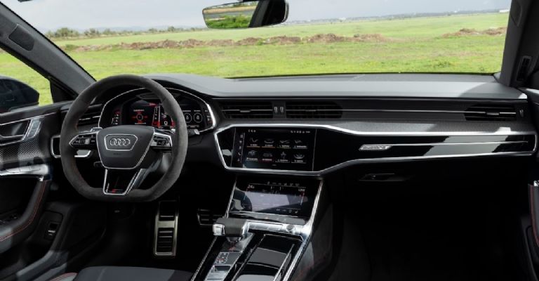 Motor e interior del Audi RS7 Sportback Performance 2023
