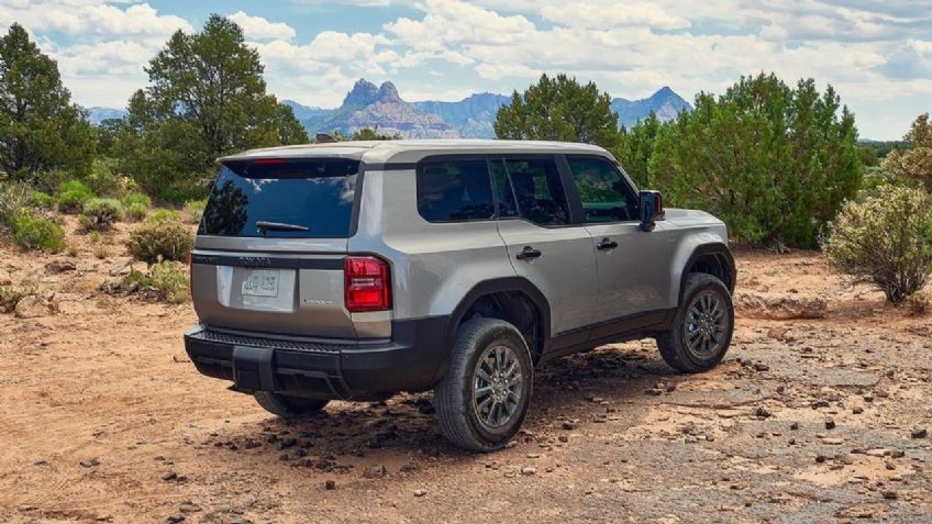 Toyota Land Cruiser 2024, la SUV híbrida todoterreno y familiar es revelada y ya la queremos en México