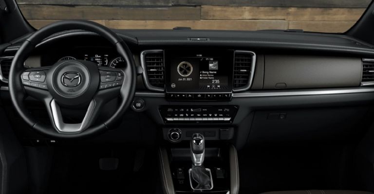 Motor e interior de la Mazda BT-50