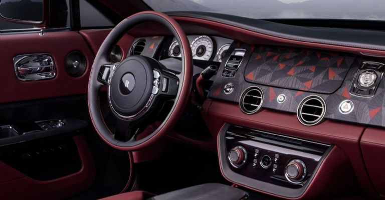 Motor e interior del Rolls-Royce La Rose Noire Droptail