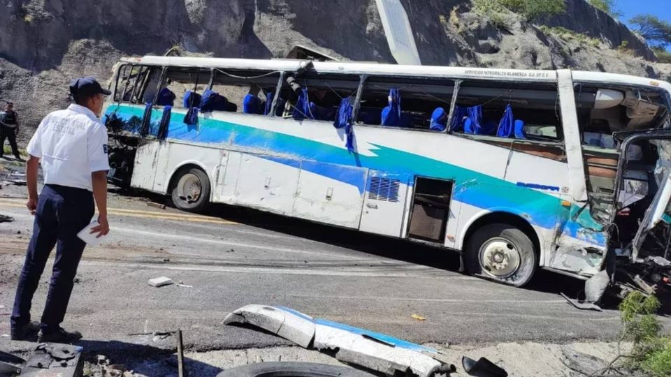 Así quedó el autobús de pasajeros