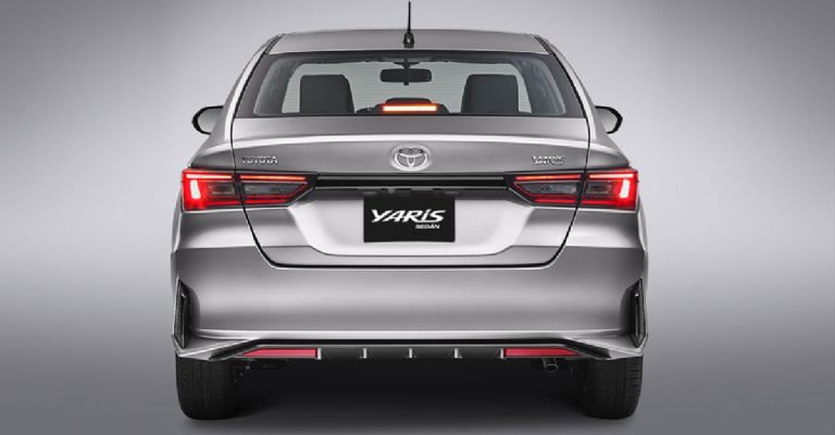 Toyota Yaris Sedán 2023