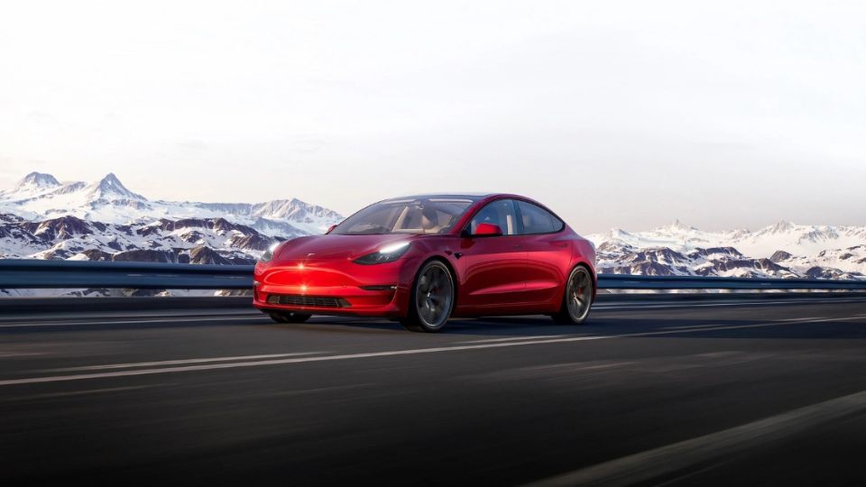 El Tesla Model 3 cuenta con la función de piloto automático.