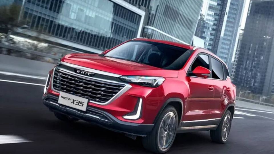 BAIC X35 2023 en rojo