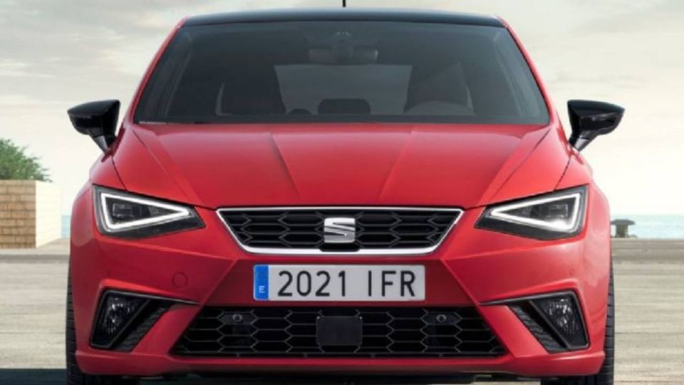 SEAT Ibiza 2023 en color rojo