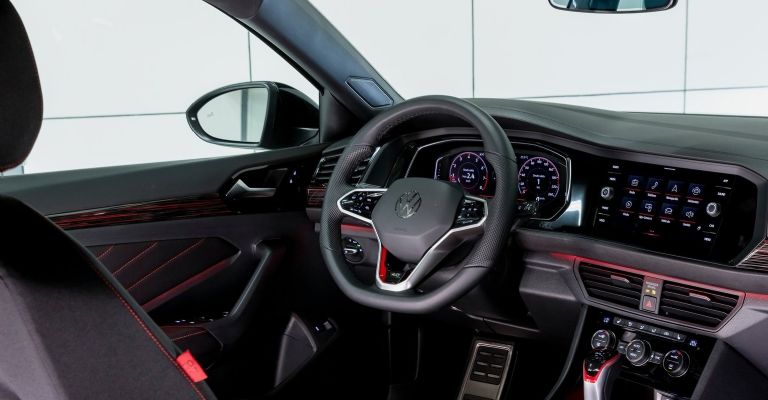 Motor e interior del Volkswagen Jetta GLI 40