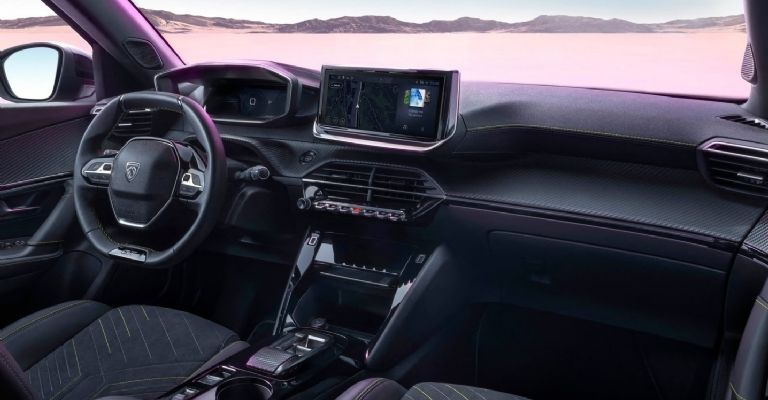 Motor e interior de la Peugeot 2008 2024