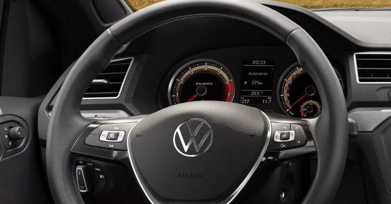 Motor e interior de la Volkswagen Saveiro 2024