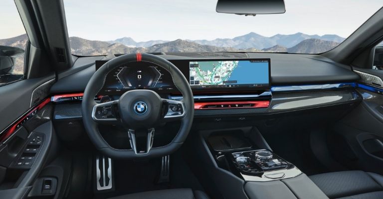 Motor e interior del BMW i5 2024