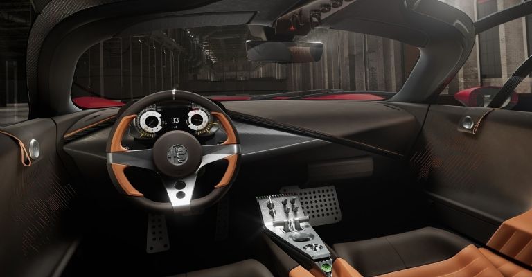 Motor e interior del Alfa Romeo 33 Stradale