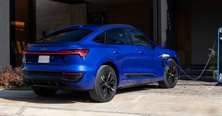 Precios y versiones de la Audi Q8 Sportback e-tron 2024