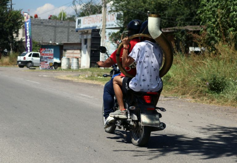 Cómo transportarse con niños en una motocicleta