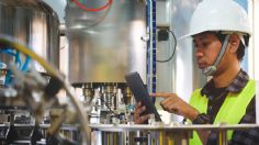 Empresa automotriz abre vacante en EU para mexicanos; ofrece sueldo de 77 mil pesos