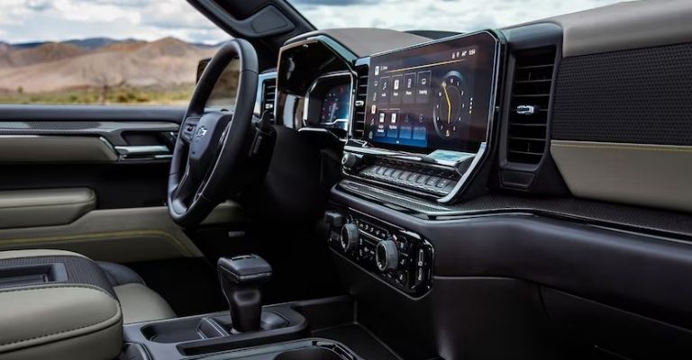 Motor e interior de la Chevrolet Cheyenne 2023