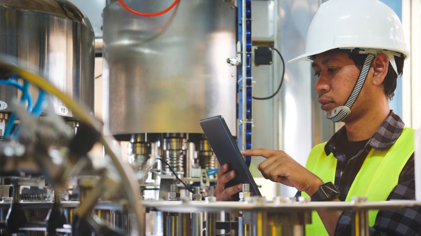 Empresa automotriz abre vacante en EU para mexicanos; ofrece sueldo de 77 mil pesos