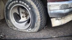 "Se ponchan llantas gratis": ¿Es legal que el vecino te la aplique?