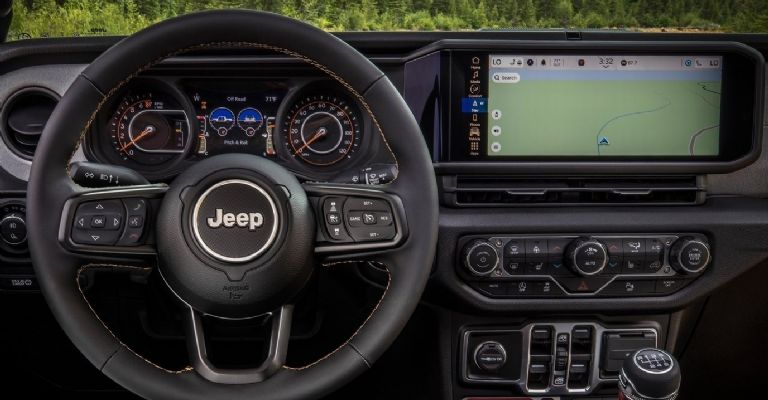 Motor e interior de la Jeep Gladiator 2024