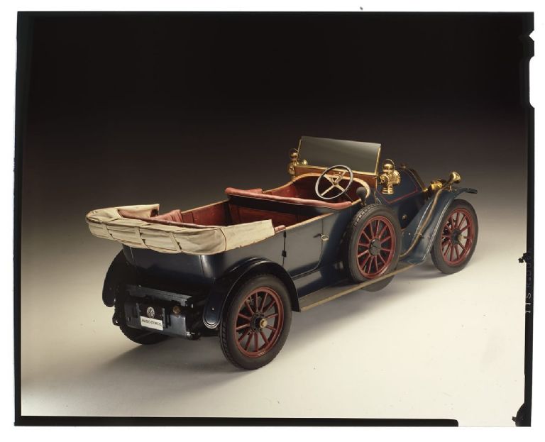 Cuál fue el primer auto que produjo Alfa Romeo