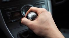 El error más común que daña la caja de cambios de tu auto