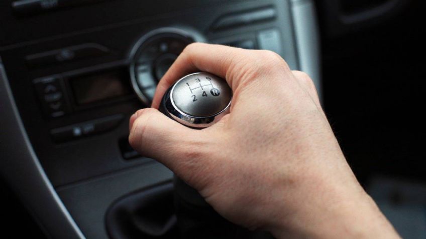 El error más común que daña la caja de cambios de tu auto