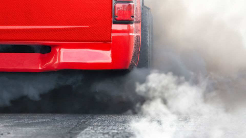 La contaminación que producen los autos puede reducirse de manera dramática.