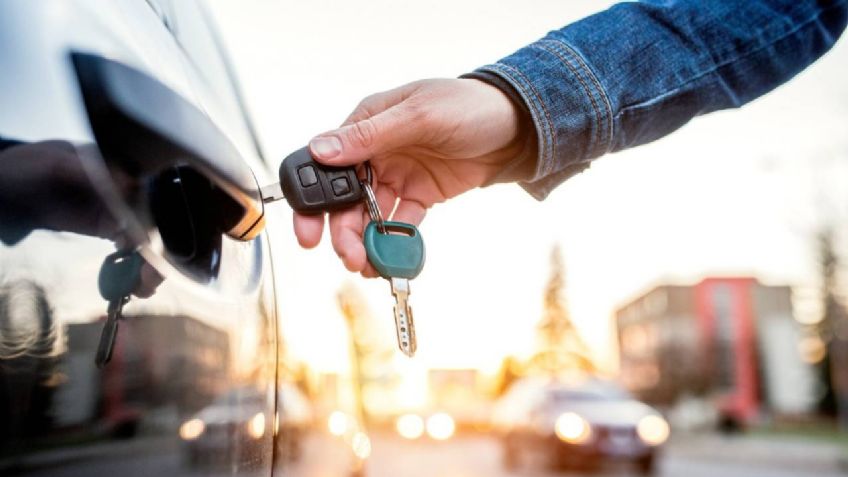 El truco infalible para abrir la puerta del auto si no funciona la manija