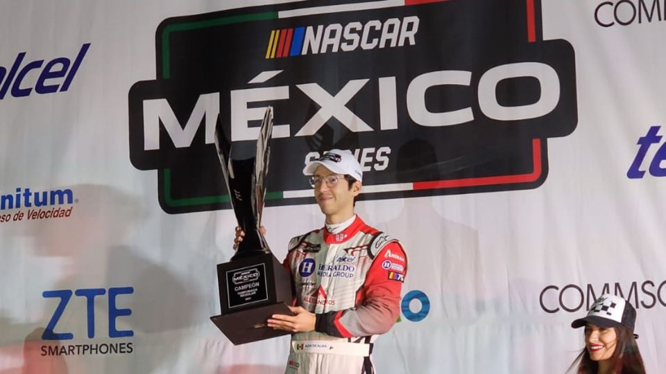 Alex de Alba Jr. brilló como el campeón de la categoría NASCAR Challenge. 
