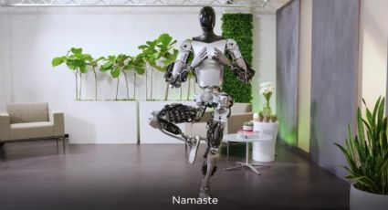 VIDEO:  ¡Optimus, el robot humanoide de Tesla ya es capaz de hacer yoga!