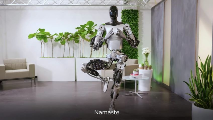 VIDEO:  ¡Optimus, el robot humanoide de Tesla ya es capaz de hacer yoga!