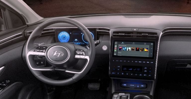 Motor e interior de la Hyundai Tucson 2024