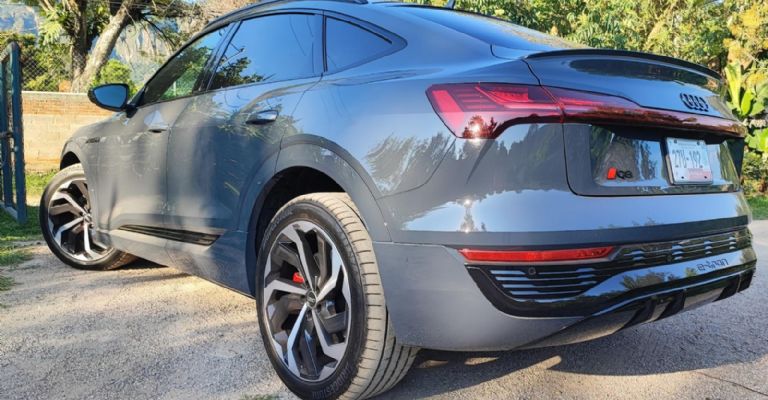 Diseño exterior de la Audi Q8 Sportback e-Tron 2024
