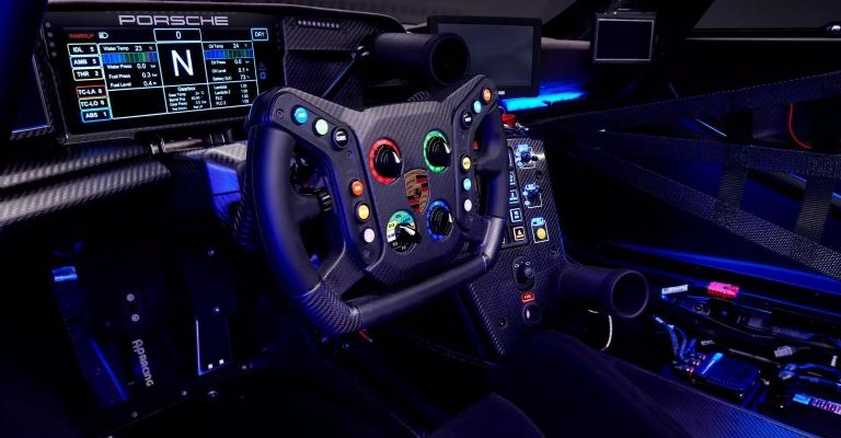 Motor e interior del Porsche 911 GT3 R Rennsport